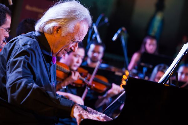 Bachiana Filarmônica SESI SP se apresenta com a regência do Maestro João Carlos Martins