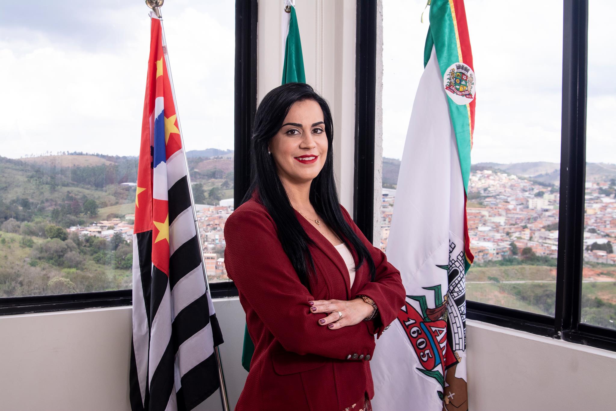 Justiça afasta Lili Aymar da Prefeitura de Araçariguama