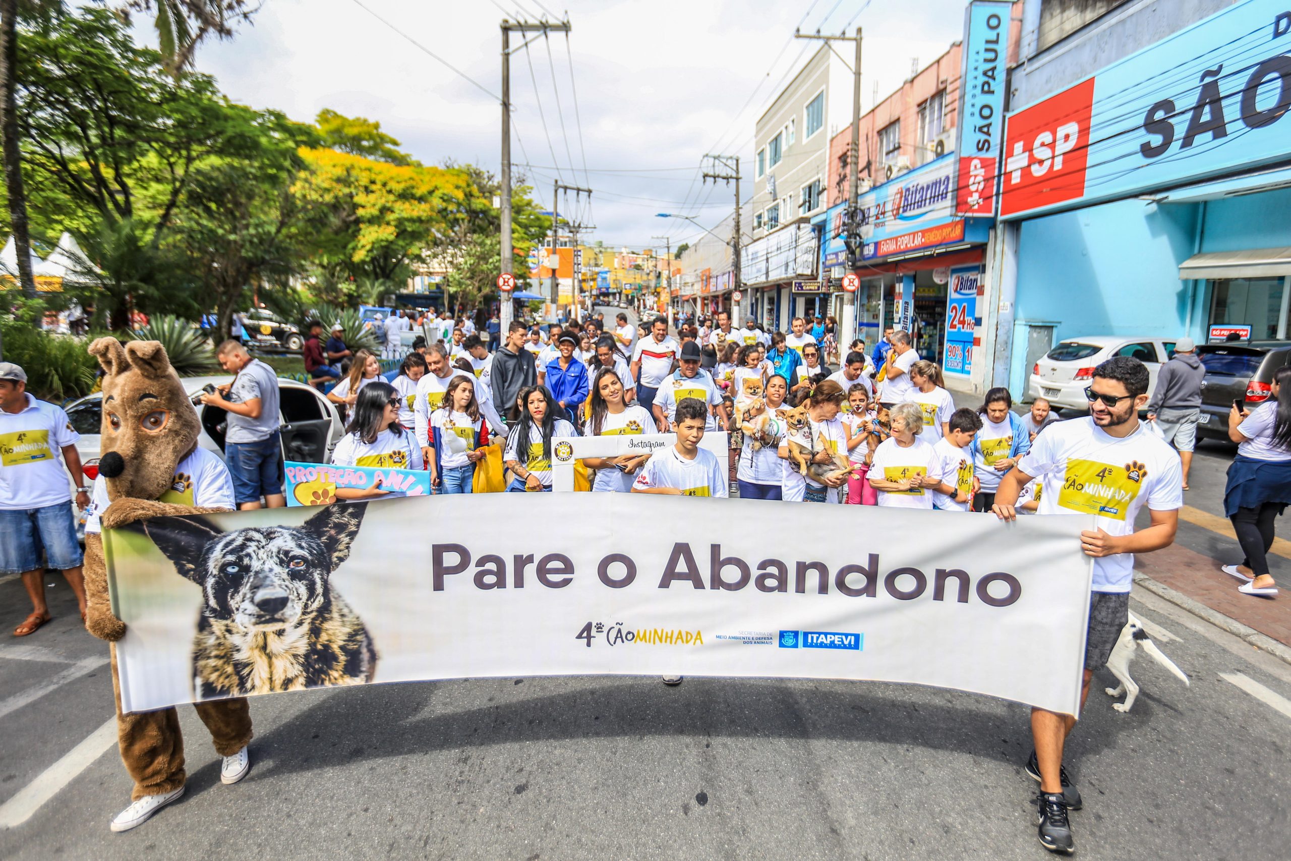 4ª Cãominhada de Itapevi reúne dezenas de pets