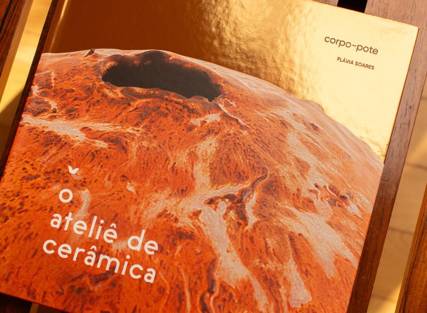 Flávia Soares lança livro Corpo-Pote no O Ateliê de Cerâmica, em Belo Horizonte